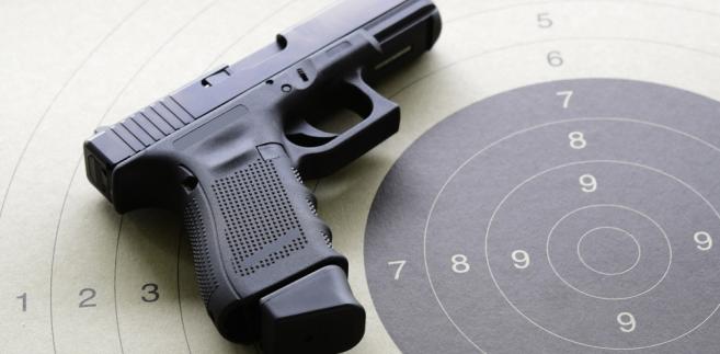 spotyka się z pistoletem glock