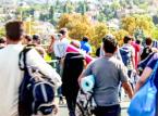 Migranci, uchodźcy i kary. O co grają Bruksela i Warszawa?