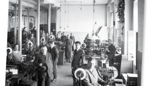 Już 11 stycznia 1919 r. Naczelnik Państwa Józef Piłsudski wydał dekret o obowiązkowym ubezpieczeniu pracowników